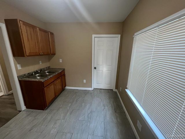 14874 Dolphin Street, Detroit, MI 48223