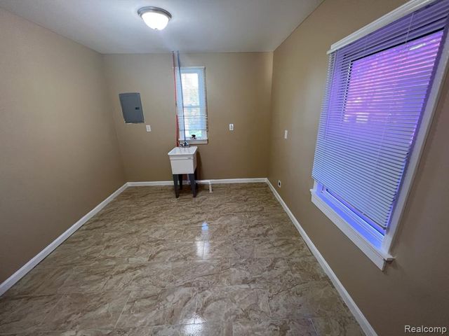 14874 Dolphin Street, Detroit, MI 48223