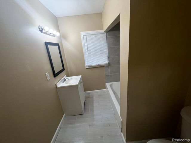 14874 Dolphin Street, Detroit, MI 48223