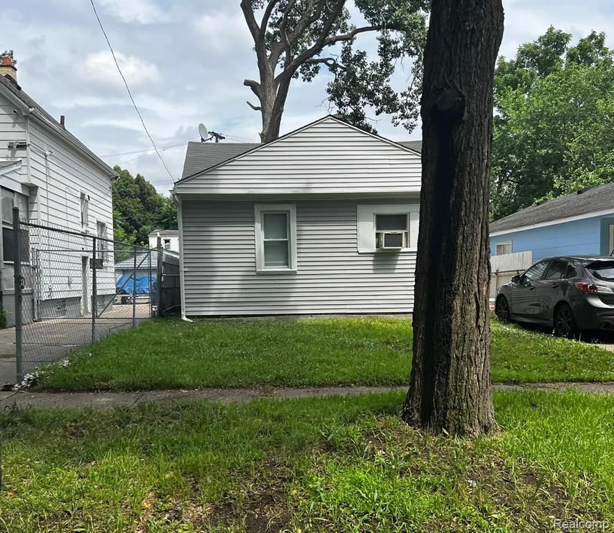 14874 Dolphin Street, Detroit, MI 48223