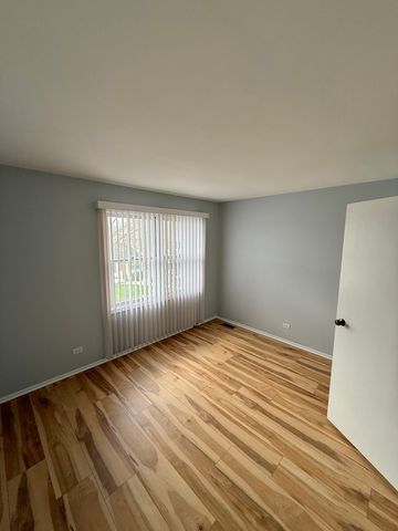 330 Hampton Court D, Bloomingdale, IL 60108