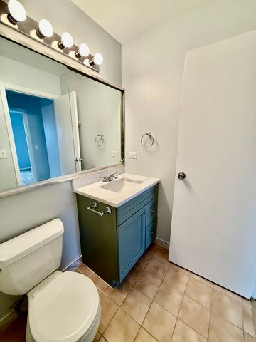 330 Hampton Court D, Bloomingdale, IL 60108