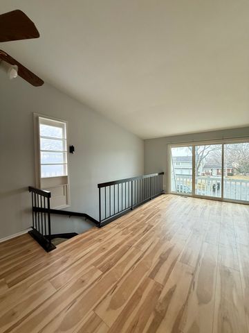 330 Hampton Court D, Bloomingdale, IL 60108