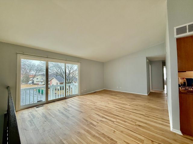 330 Hampton Court D, Bloomingdale, IL 60108