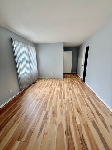 330 Hampton Court D, Bloomingdale, IL 60108