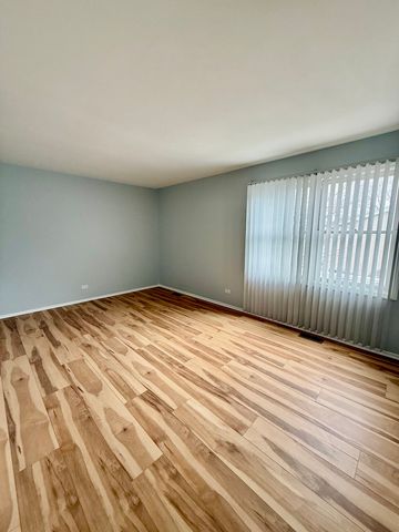 330 Hampton Court D, Bloomingdale, IL 60108