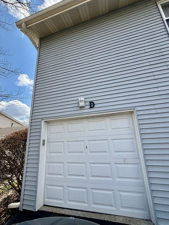 330 Hampton Court D, Bloomingdale, IL 60108