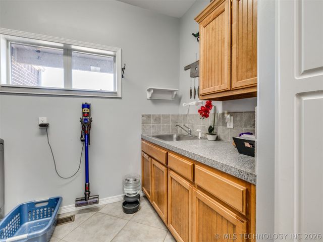 19655 S Harvard Avenue, Mounds, OK 74047