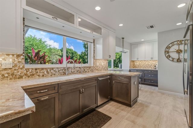 8001 SW 66th Ter, Miami, FL 33143