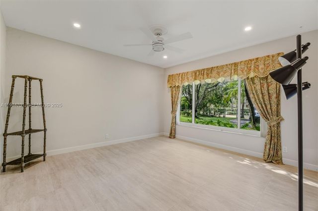 8001 SW 66th Ter, Miami, FL 33143