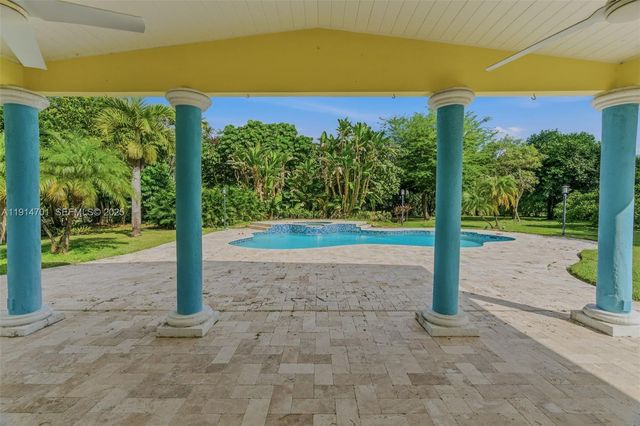 8001 SW 66th Ter, Miami, FL 33143