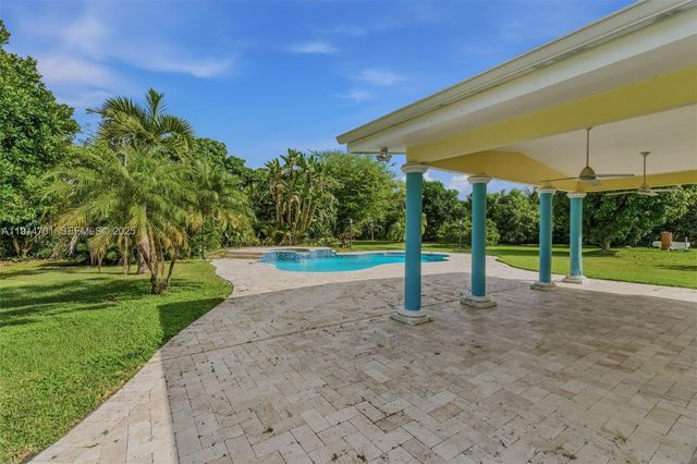 8001 SW 66th Ter, Miami, FL 33143