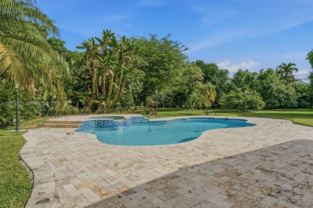 8001 SW 66th Ter, Miami, FL 33143