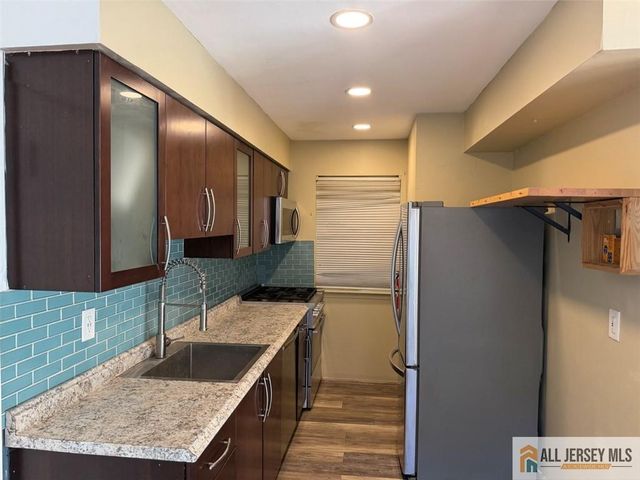 31 Ardsley Court, East Brunswick, NJ 08816
