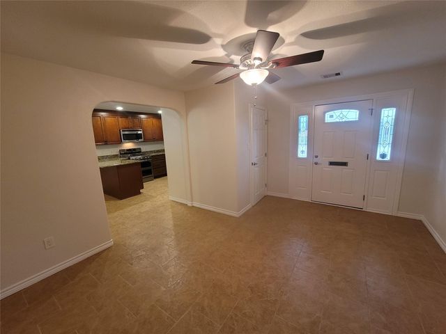 107 Avalon Way, Galveston, TX 77550