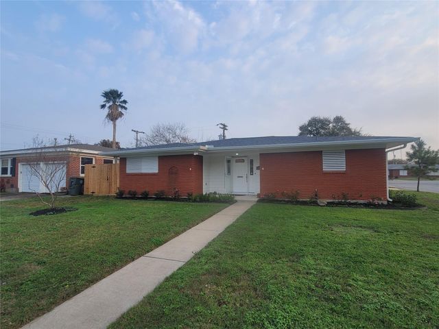 107 Avalon Way, Galveston, TX 77550