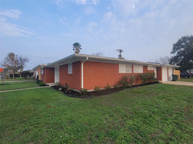 107 Avalon Way, Galveston, TX 77550