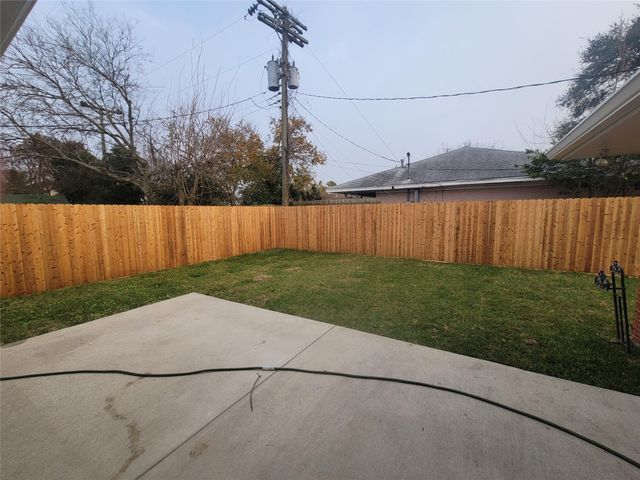 107 Avalon Way, Galveston, TX 77550