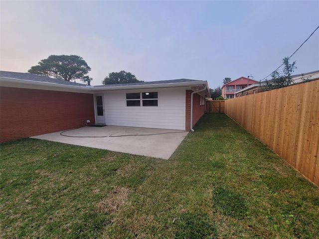 107 Avalon Way, Galveston, TX 77550