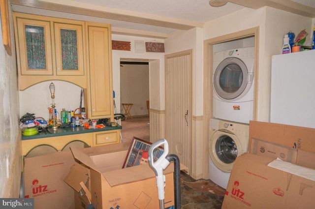 1303 SUNNYSIDE RD, Spring Grove, PA 17362