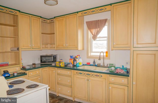 1303 SUNNYSIDE RD, Spring Grove, PA 17362