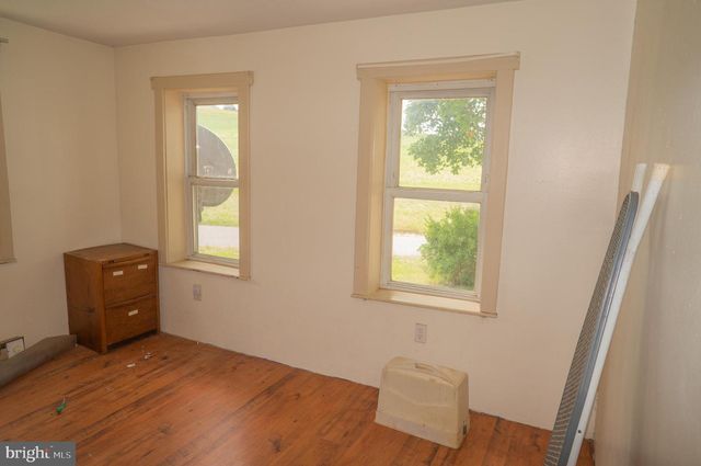 1303 SUNNYSIDE RD, Spring Grove, PA 17362