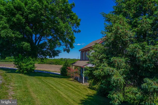 1303 SUNNYSIDE RD, Spring Grove, PA 17362
