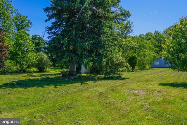 1303 SUNNYSIDE RD, Spring Grove, PA 17362