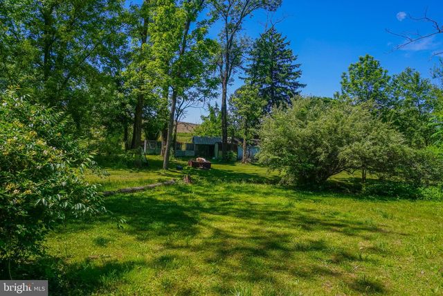 1303 SUNNYSIDE RD, Spring Grove, PA 17362