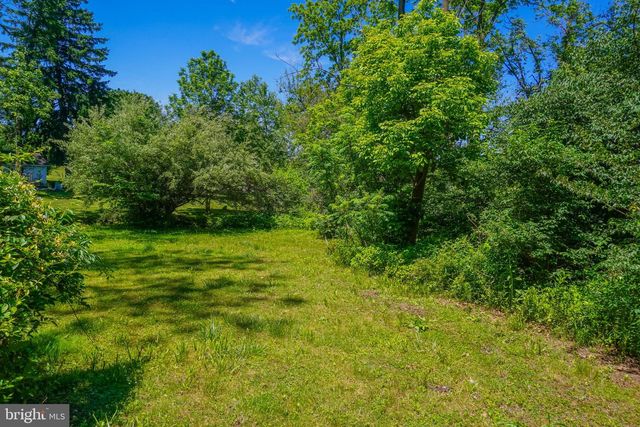 1303 SUNNYSIDE RD, Spring Grove, PA 17362