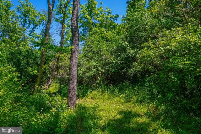 1303 SUNNYSIDE RD, Spring Grove, PA 17362
