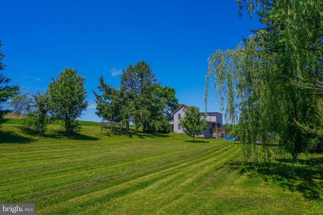 1303 SUNNYSIDE RD, Spring Grove, PA 17362
