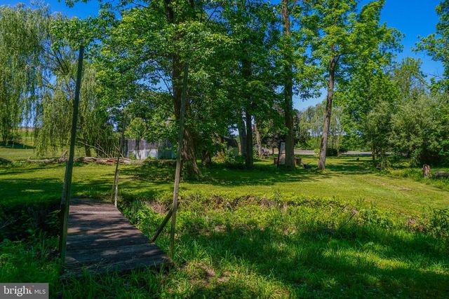 1303 SUNNYSIDE RD, Spring Grove, PA 17362