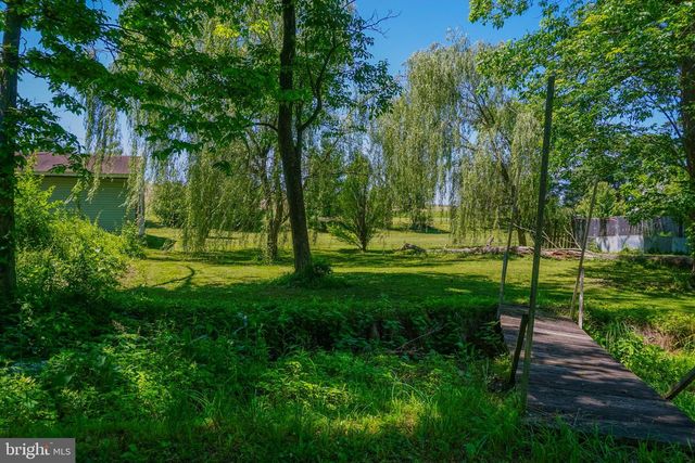 1303 SUNNYSIDE RD, Spring Grove, PA 17362