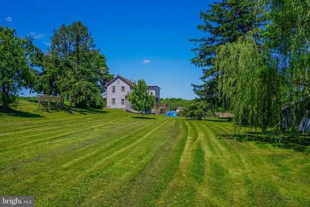 1303 SUNNYSIDE RD, Spring Grove, PA 17362