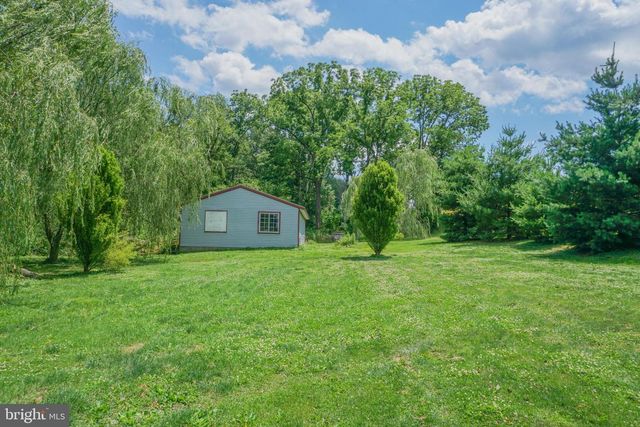 1303 SUNNYSIDE RD, Spring Grove, PA 17362