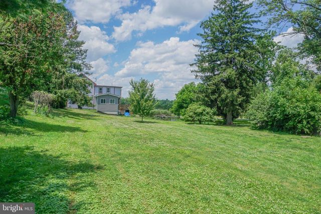 1303 SUNNYSIDE RD, Spring Grove, PA 17362