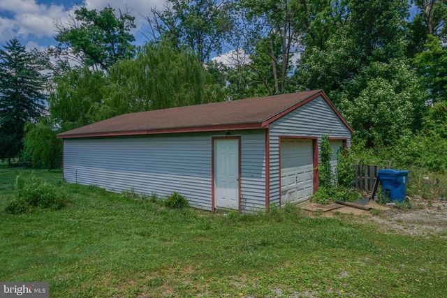 1303 SUNNYSIDE RD, Spring Grove, PA 17362