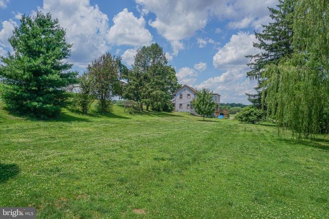 1303 SUNNYSIDE RD, Spring Grove, PA 17362