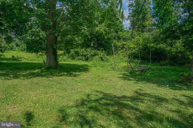 1303 SUNNYSIDE RD, Spring Grove, PA 17362