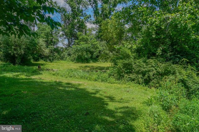 1303 SUNNYSIDE RD, Spring Grove, PA 17362