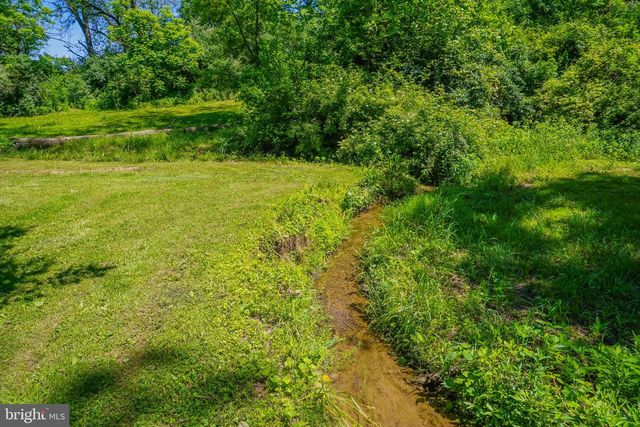 1303 SUNNYSIDE RD, Spring Grove, PA 17362