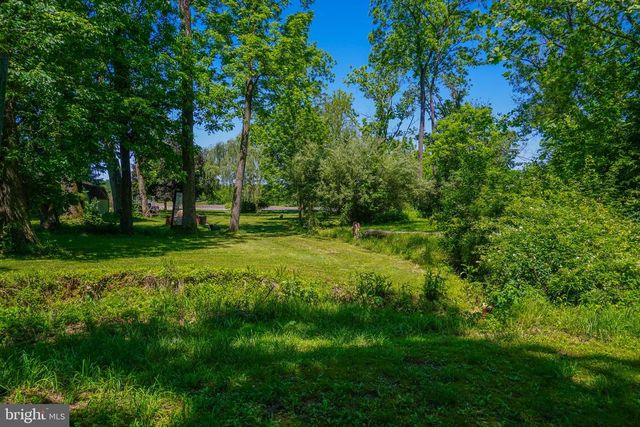1303 SUNNYSIDE RD, Spring Grove, PA 17362