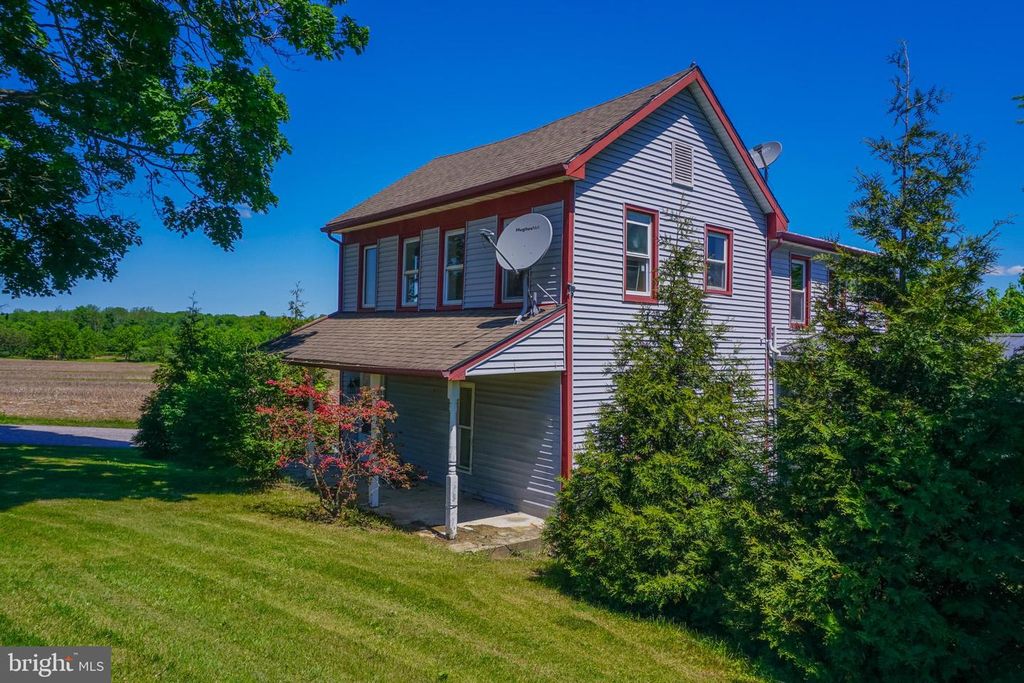 1303 SUNNYSIDE RD, Spring Grove, PA 17362