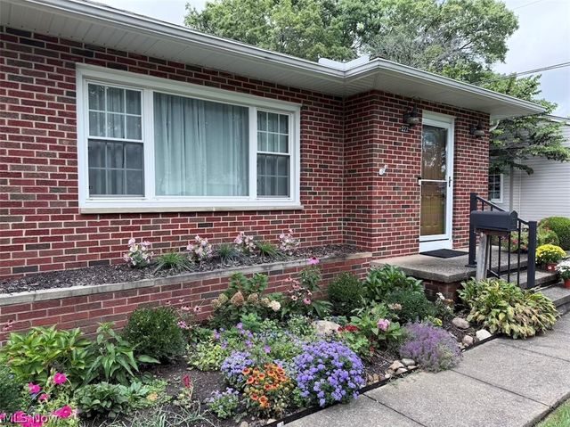 222 N Pershing Avenue, Akron, OH 44313