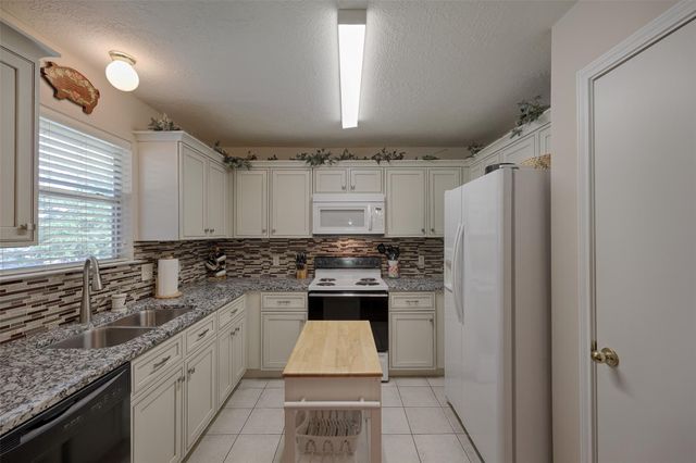 319 Leisure Lane, Montgomery, TX 77356