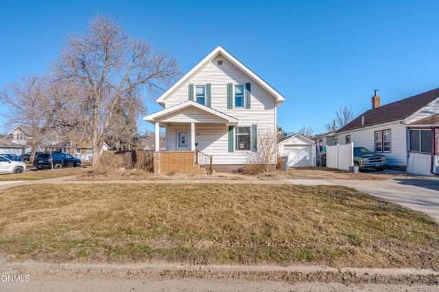 110 2nd Street NW, Mandan, ND 58554 property photo