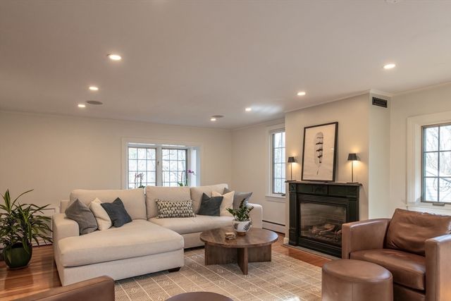 16 Fernway, Lynnfield, MA 01940