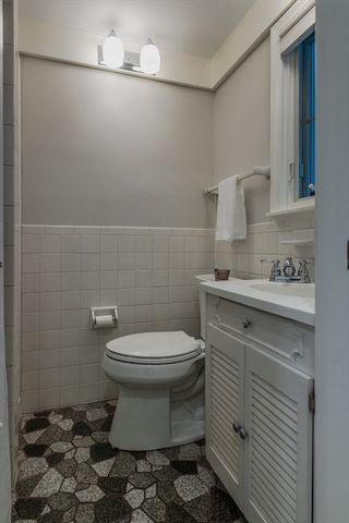 16 Fernway, Lynnfield, MA 01940