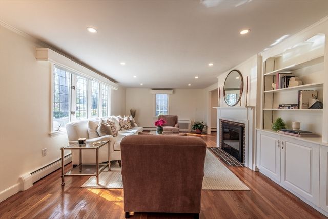 16 Fernway, Lynnfield, MA 01940
